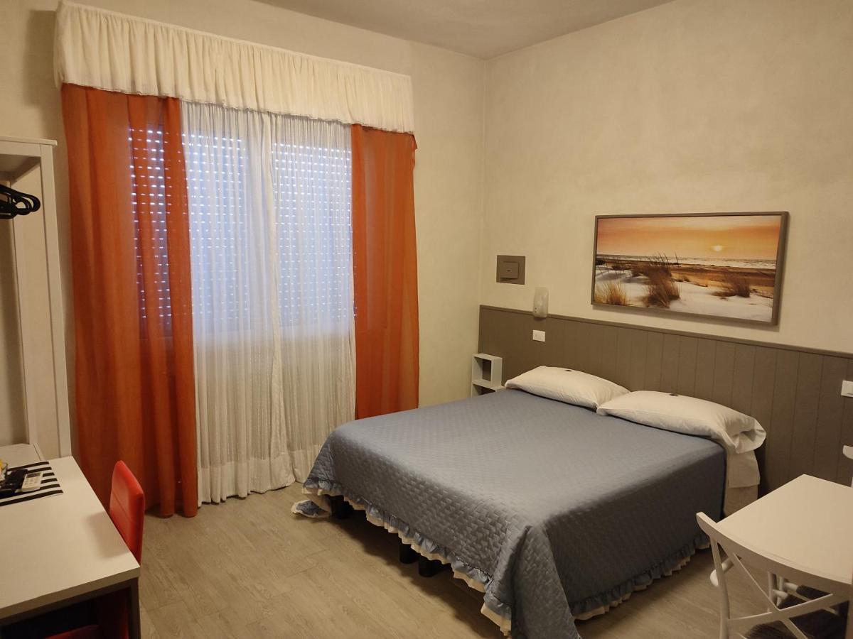 Euro Hotel Tirrenia Buitenkant foto