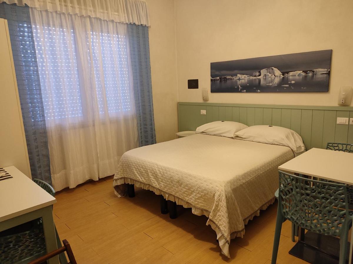 Euro Hotel Tirrenia Buitenkant foto