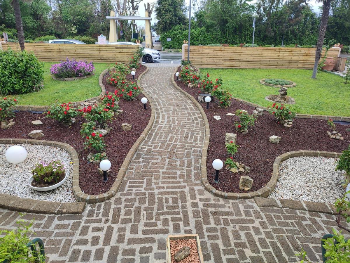 Euro Hotel Tirrenia Buitenkant foto