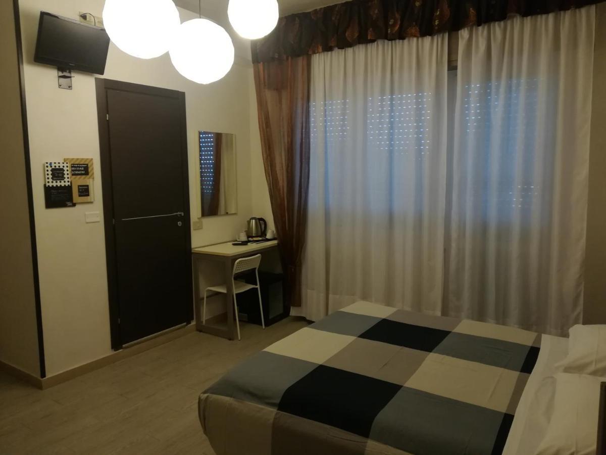 Euro Hotel Tirrenia Buitenkant foto